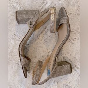 UNISA NWOT SILVER & GOLD GLITTER 
SEXY BLOCK HEEL SANDAL RESORT WEAR/SUMMER/PROM